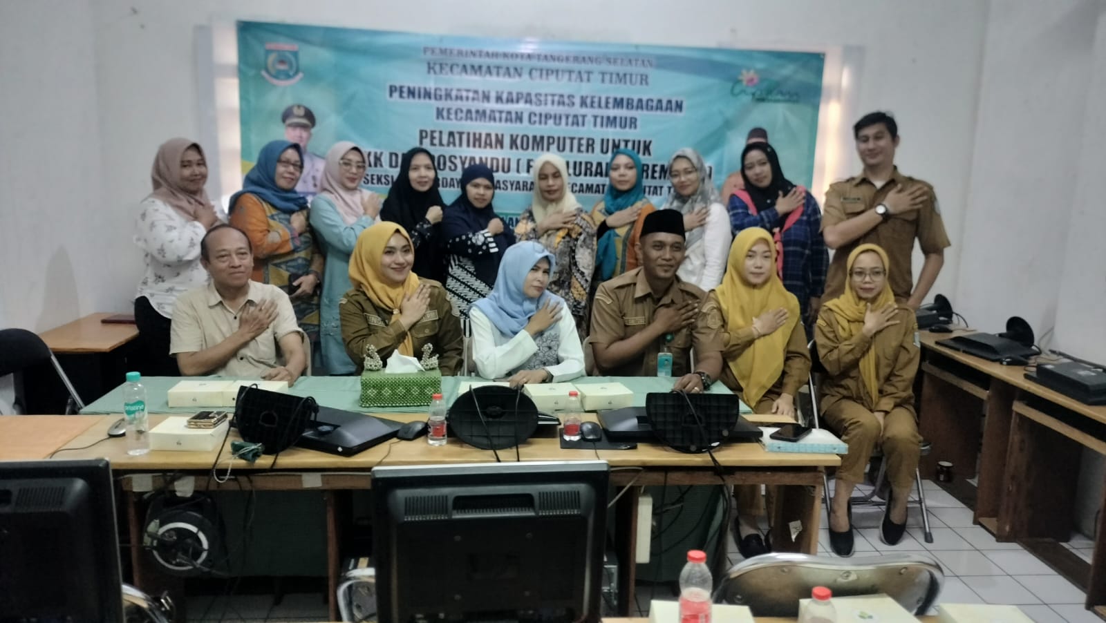 Pelatihan Komputer Ibu PKK Rempoa